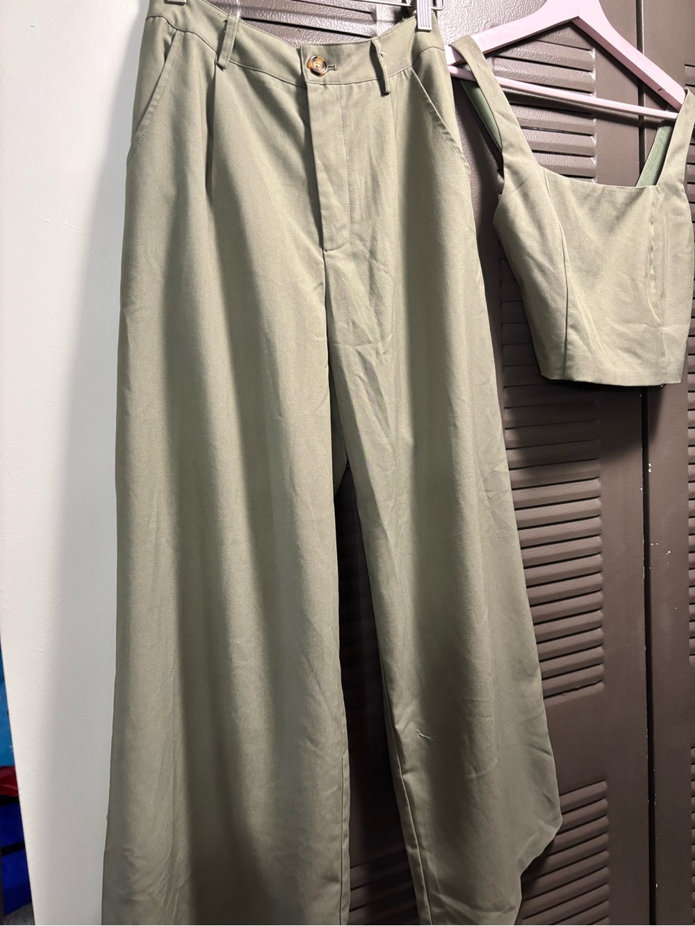 Francesca's Collections Olive Green Wide-Leg Cropped Pants